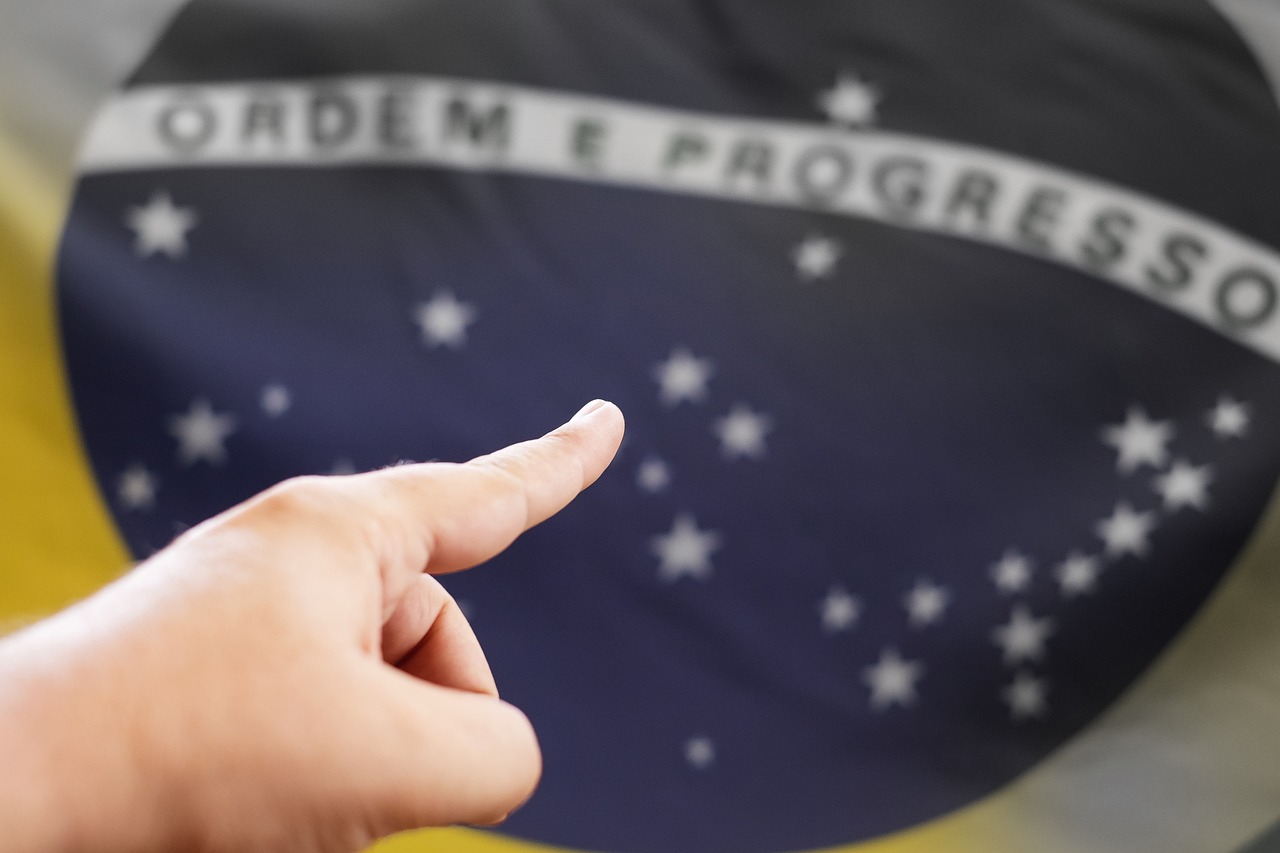 Ordem e Progresso: A Mão que Aponta para o Futuro do Brasil